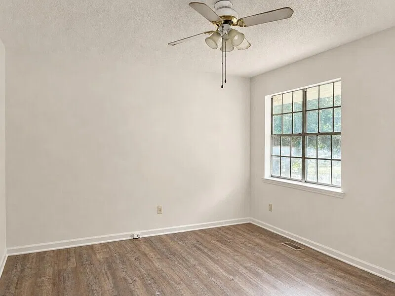 2 bed, 1.0 bath, $1,250 — Photo 3
