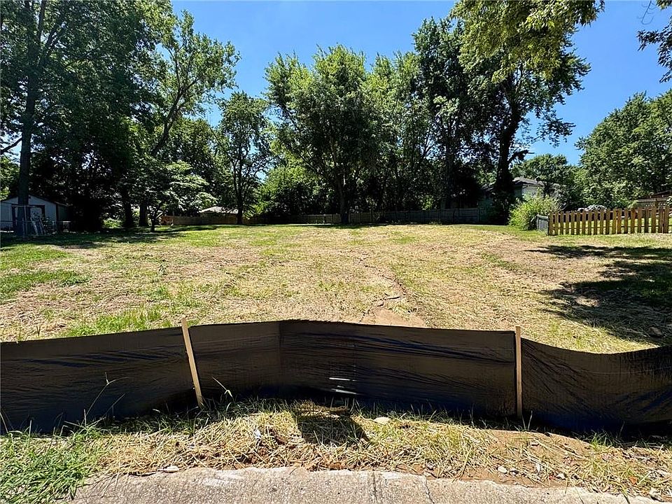 1st image of 300 SW Keystone Dr