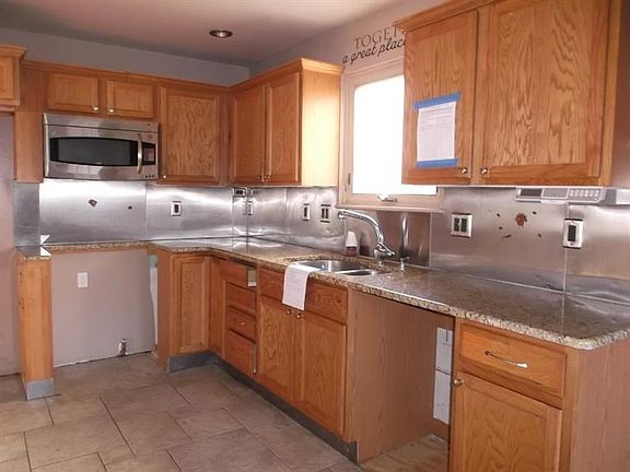 4th image of 2250 Shelly St