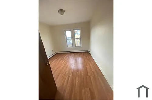 94 Barnum Ave #2R Photo 1