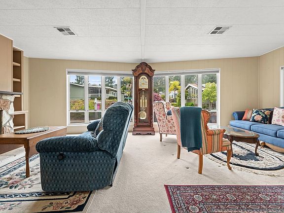 5th image of 8975 Lawrence Welk Dr Spc 417