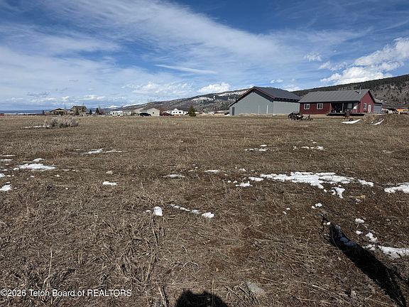 2nd image of 4405 Skyline Loop