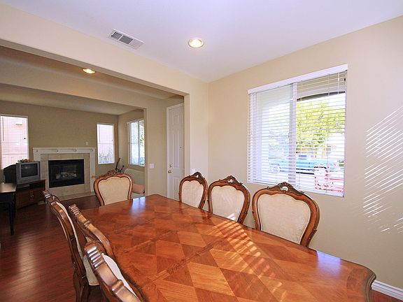 4th image of 220 Kensington Park