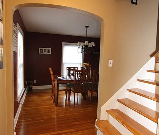 3rd image of 807 Trumbull Ave SE