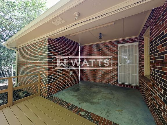 4th image of 2324 3rd St NE