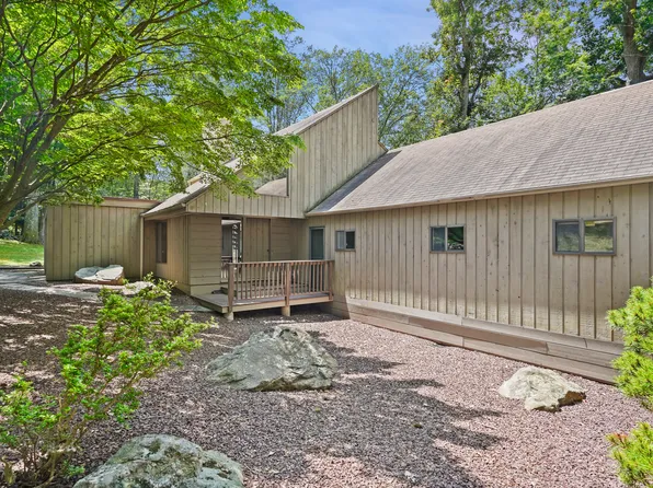 1016 Rock Rimmon Road, Stamford, CT 06903