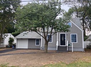 156 Heathcote Rd, Lindenhurst, NY 11757