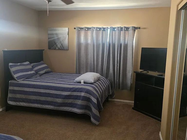 2121 E Desert Lakes Dr — Photo 15