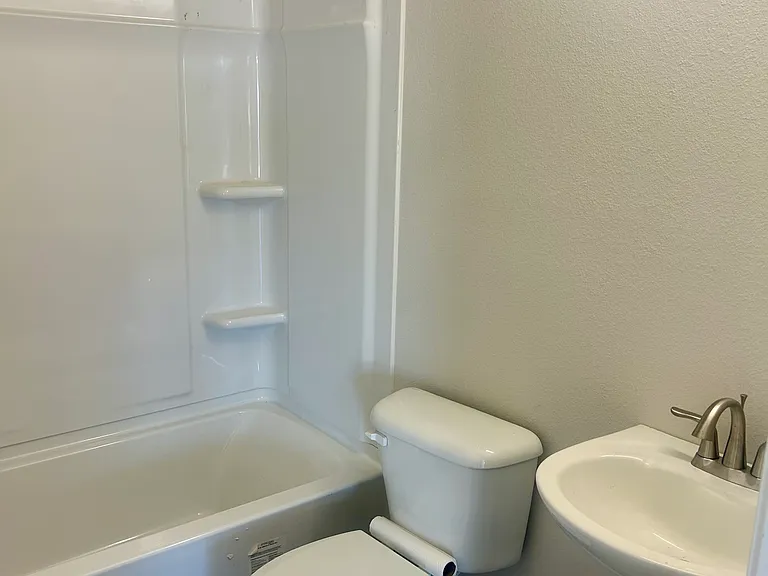 114 Rasberry St — Photo 7