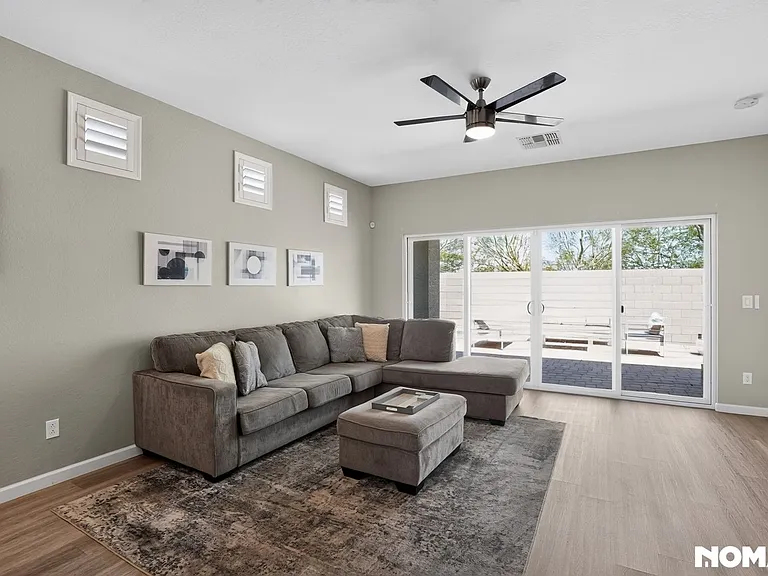 524 W Harwell Rd — Photo 25
