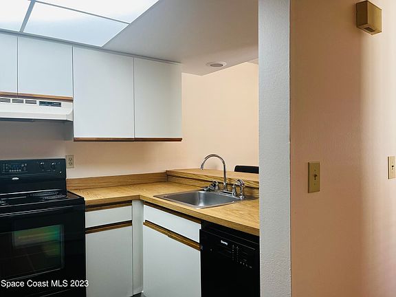5th image of 3099 Sir Hamilton Cir #7