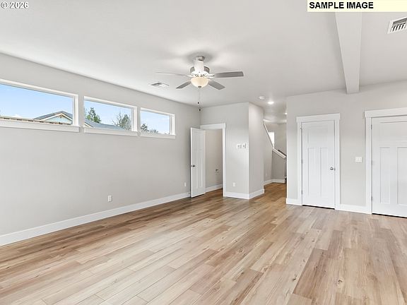 4th image of 504 NE Trillium Dr #63
