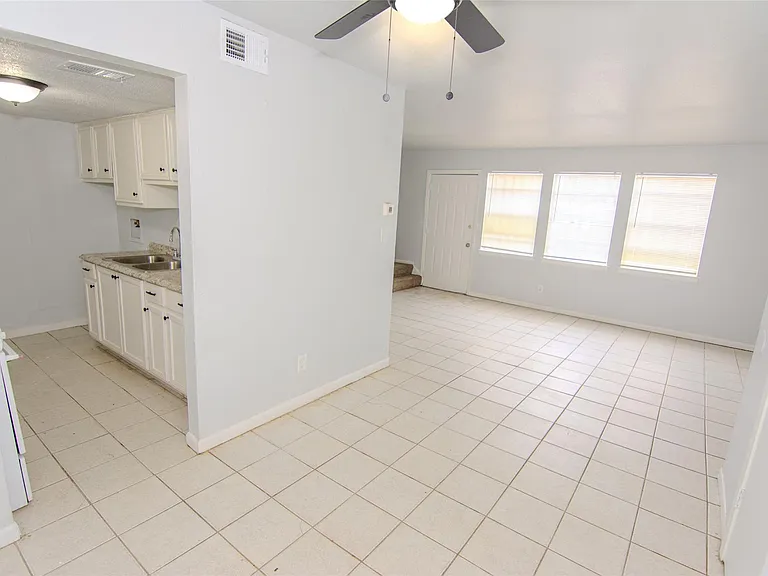 9706 Farragut St — Photo 5