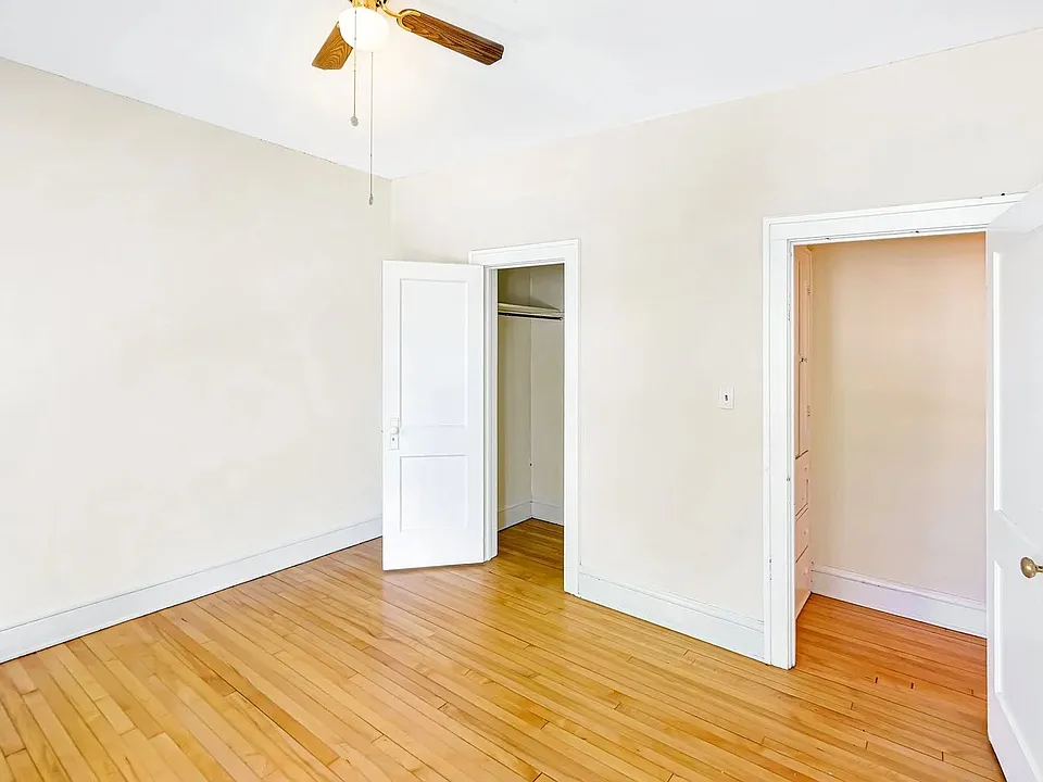 Welcome to Central Lakes of Uptown, where spacious living meets modern comfort. Enjoy hardwood floors, abundant natural light, and convenient amenities. Make this your new home todayschedule a tour and see for yourself!