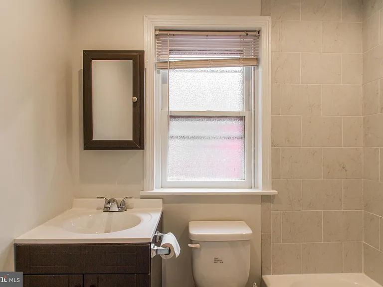 2207 Catharine St #2 — Photo 13