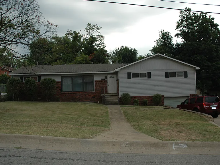 324 S Buchanan Ave — Photo 3