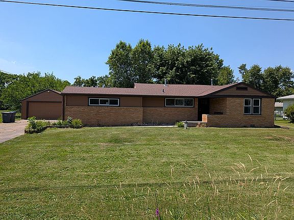 2nd image of 218 17th St E