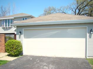 418 W Deerpath Dr, Schererville, IN 46375