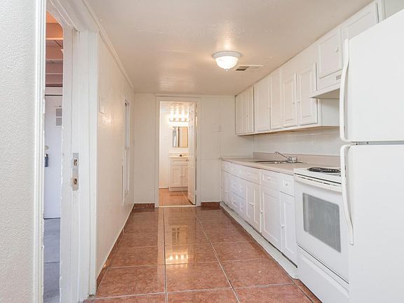 4th image of 4221 N 31st Dr