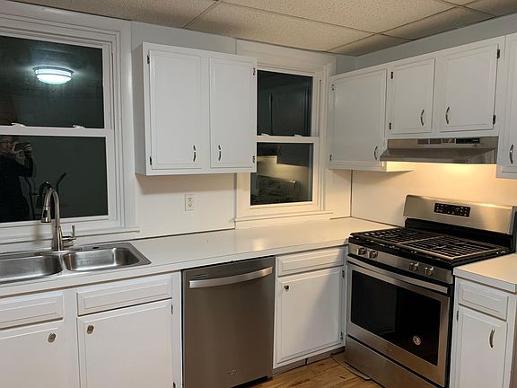 Eat in kitchen new dishwasher and gas range