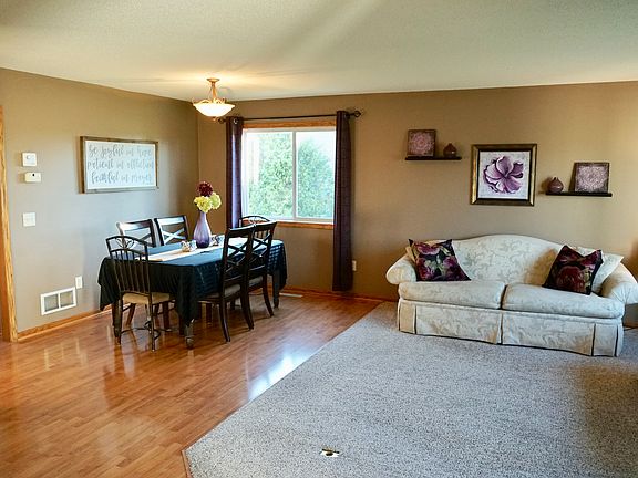 Living room/dining room 