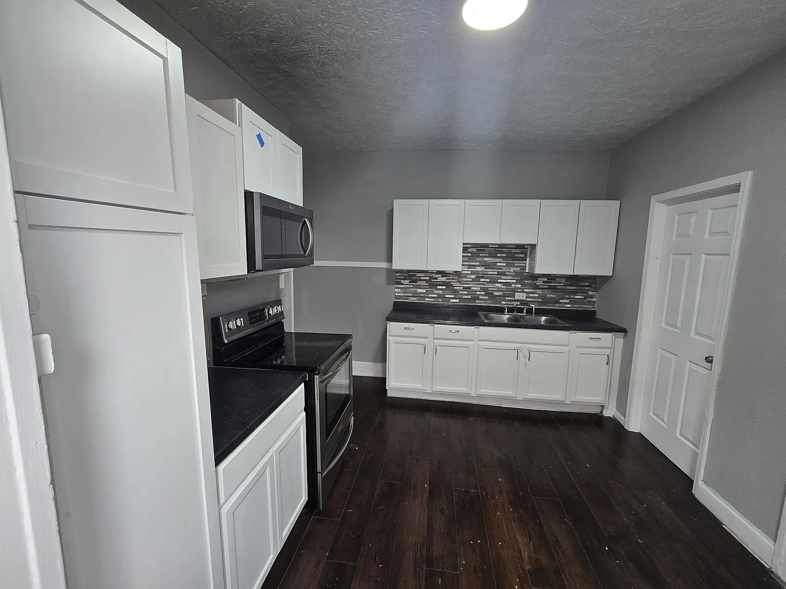 417 N Gladstone Ave — Photo 3