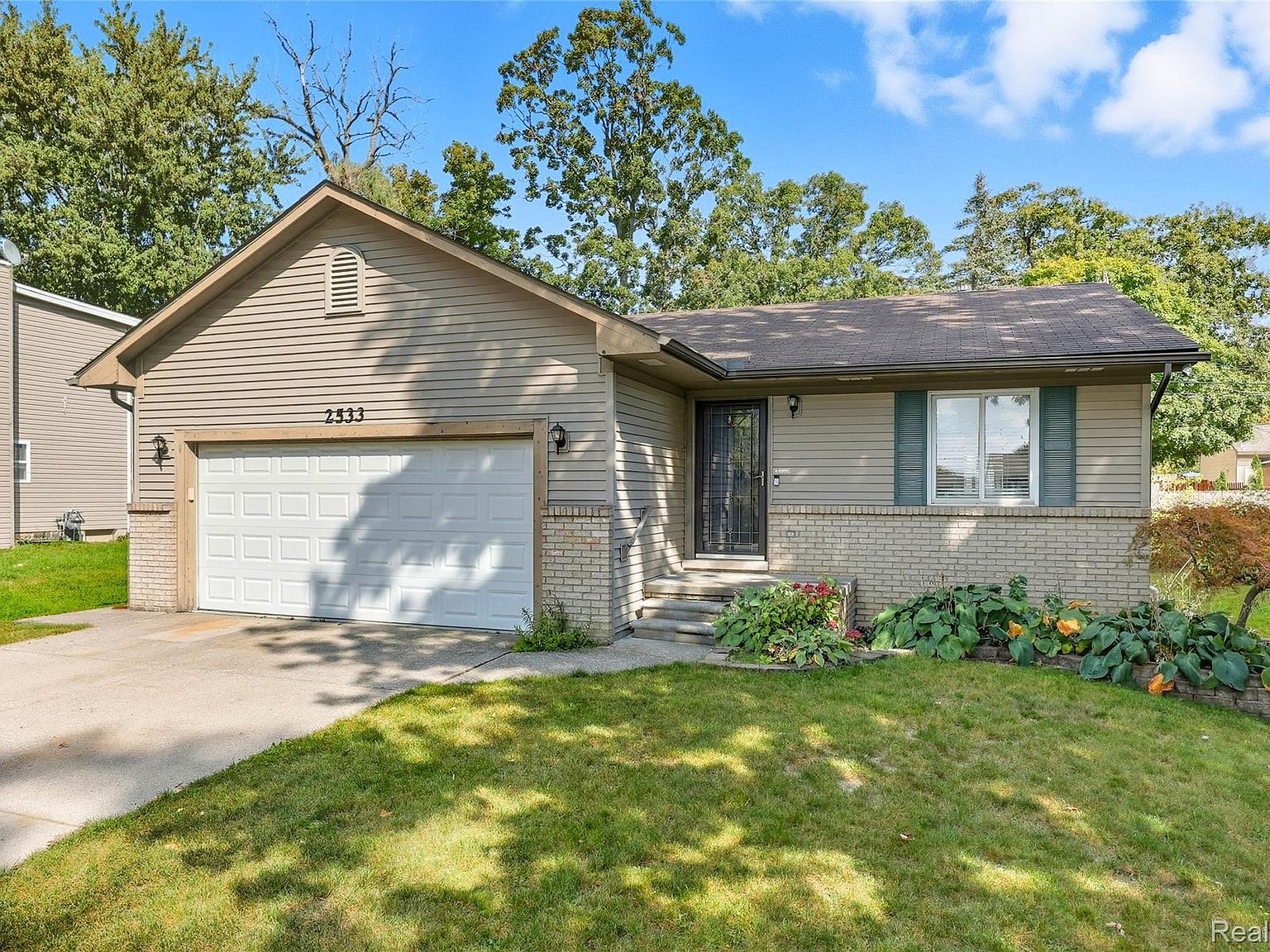 2533 Hartline Dr, Rochester Hills, MI 48309 | Zillow