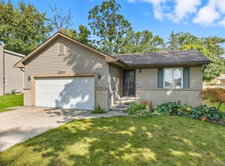 2533 Hartline Dr, Rochester Hills, MI 48309