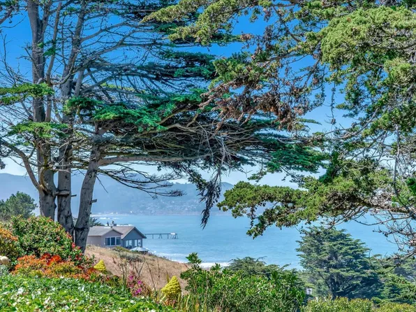134 Paradise Dr, Pacifica, CA 94044