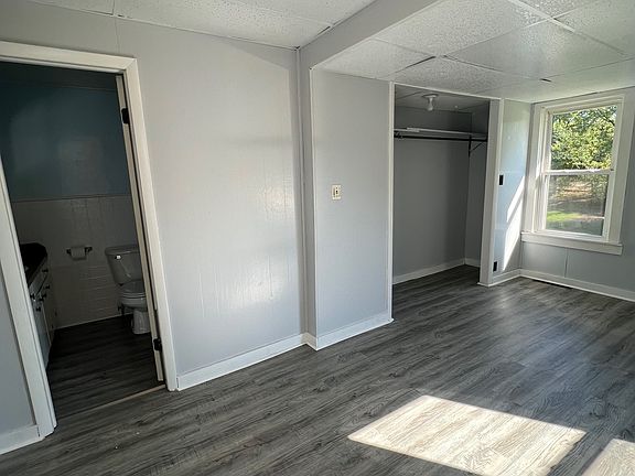 4th image of 221 S Wood St #1
