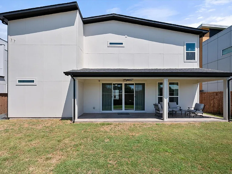 4029 Ivanhoe Ln — Photo 36
