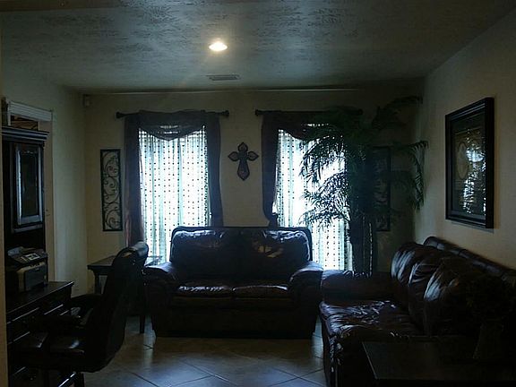 3rd image of 4925 Archway Dr