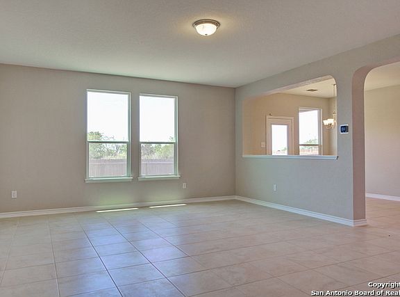 4th image of 226 Pleasanton Cir