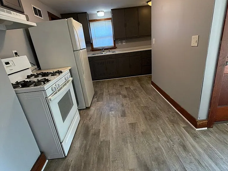 220 S Hugh St — Photo 8