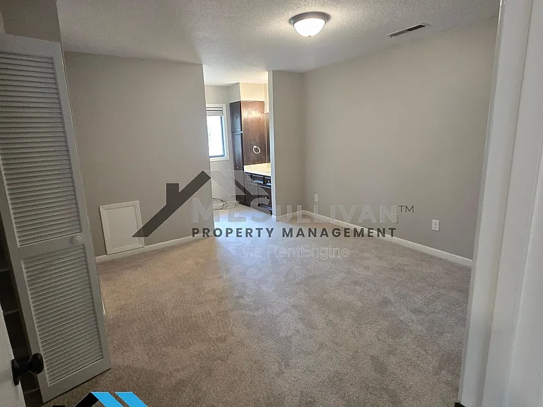 4100 Five Oaks Dr #21 — Photo 7