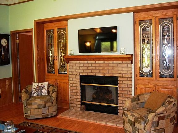 3 Graziano Den Fireplace