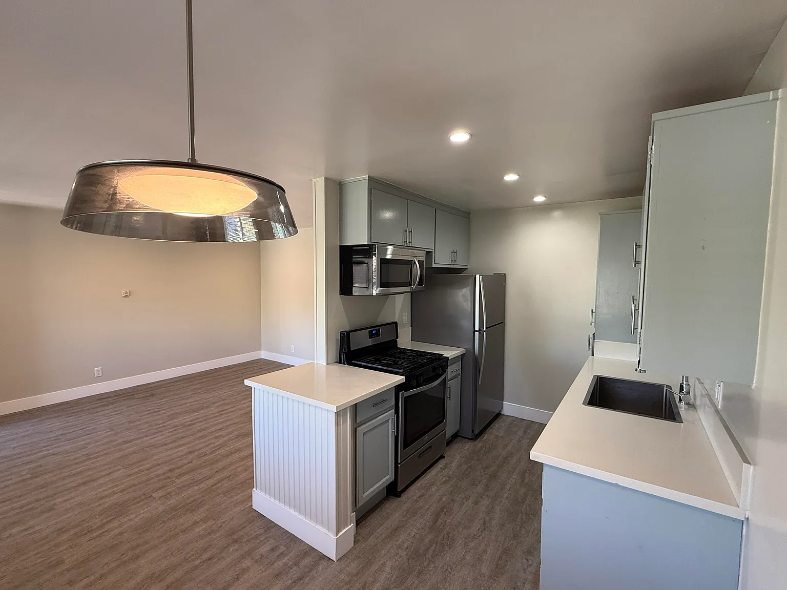 1 bed, 1.0 bath, $2,995 — Photo 3
