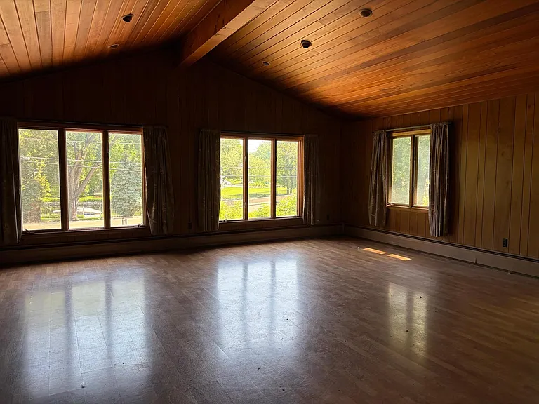 4435 N Shore Dr — Photo 2