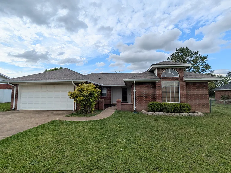 2708 Forrest Cir — Photo 1