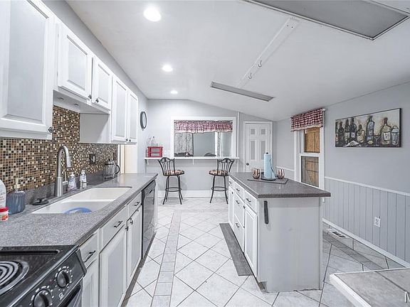 5th image of 687 Salem Ave