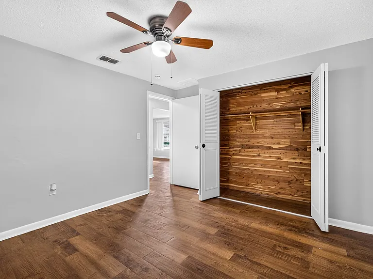 9115 Ledgestone Ln — Photo 16