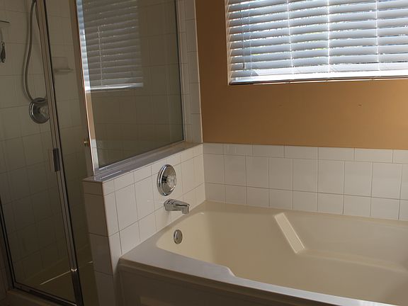 4th image of 1470 Doolittle Ln