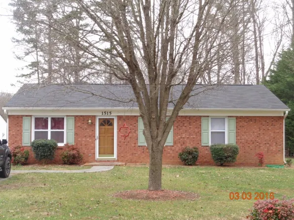 1515 Runabout Rd, Pfafftown, NC 27040