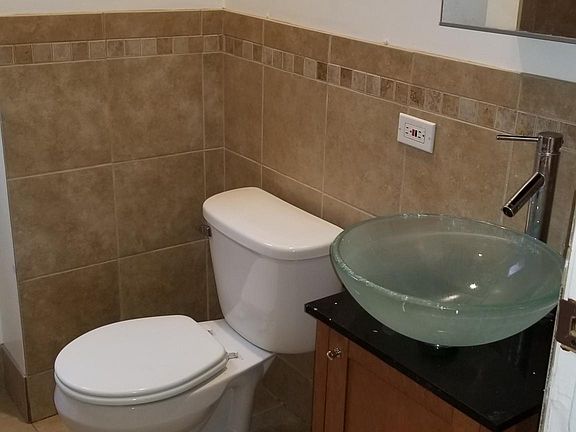 2nd image of 1310 N Leavitt St #2-F