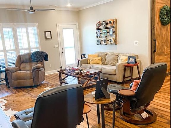 3rd image of 334B Paris Harbor Dr