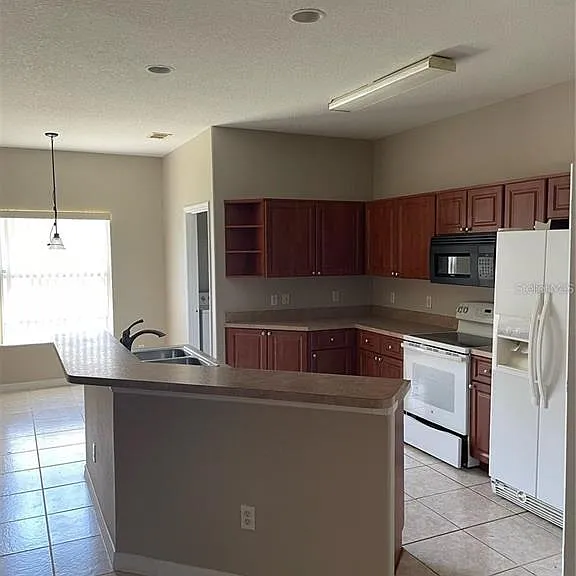 178 Aurelia Ct — Photo 2