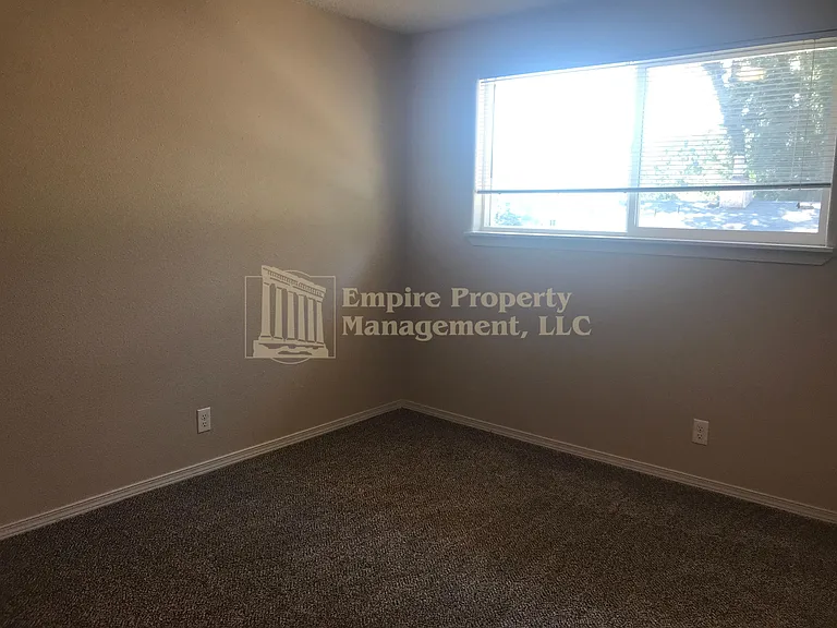 24958 Hunter Ave — Photo 10