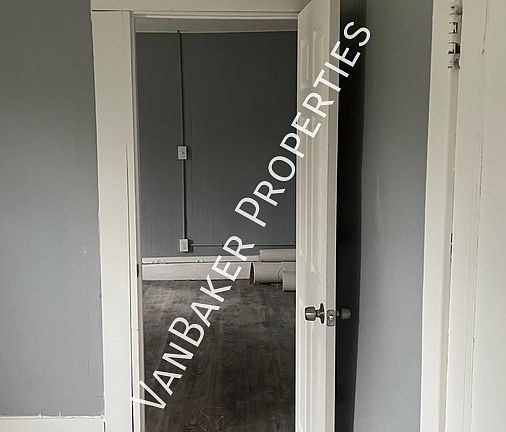 5th image of 58 E Archwood Ave APT 5