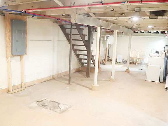 5th image of 766 Stewart Ave