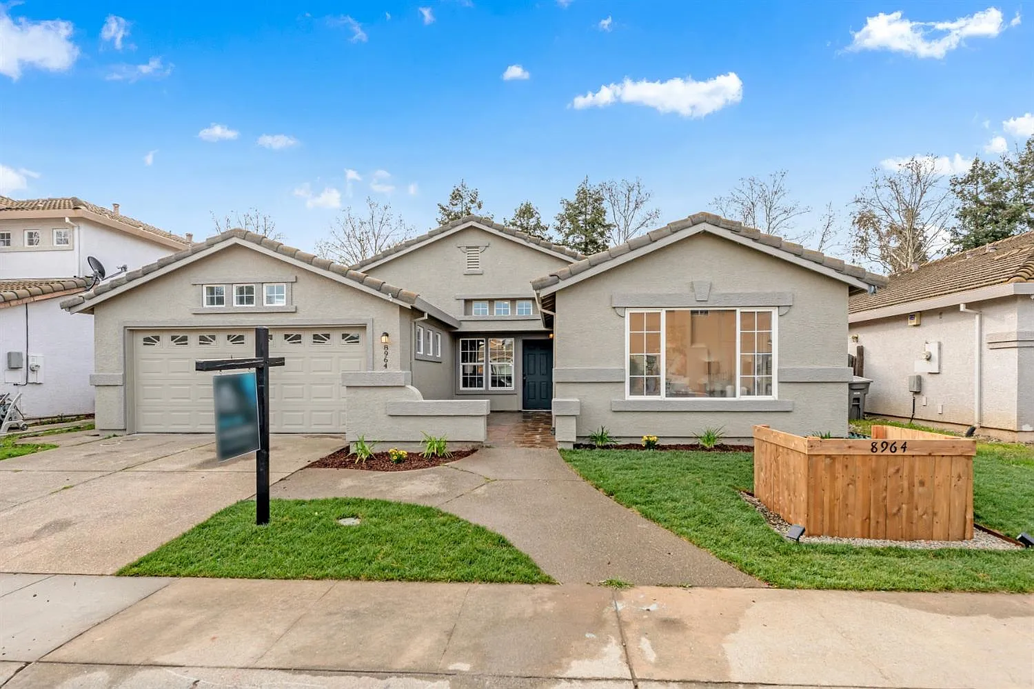 8964 E Valley Dr photo 1